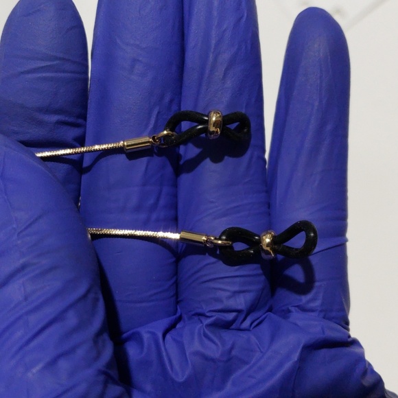 ✨ Express Gold-Tone Snake Chain Eyeglass Holder w/ Black Accents Women's Jewelry - Picture 6 of 9